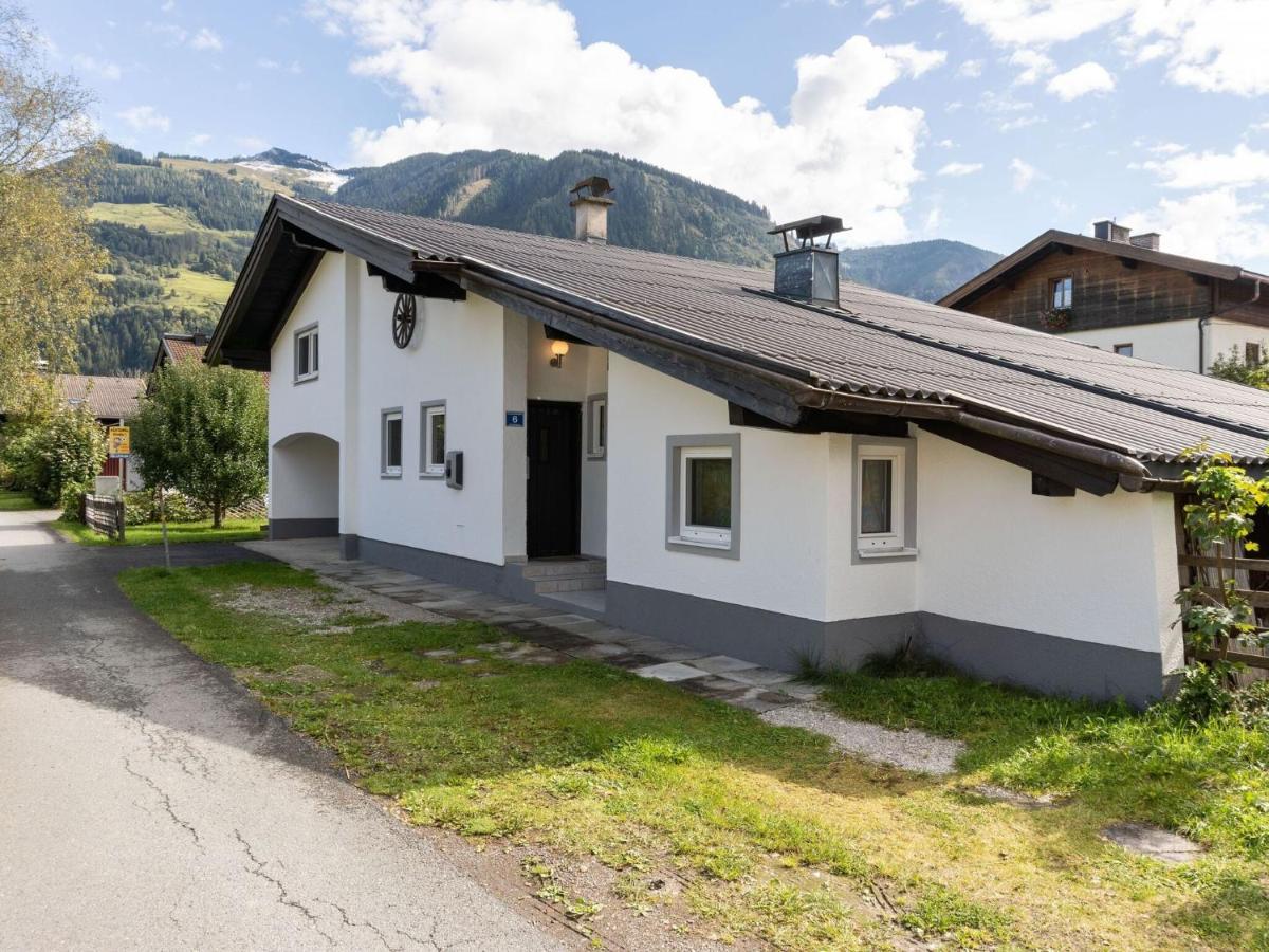 Spacious Chalet In Maishofen Near Forest Eksteriør billede